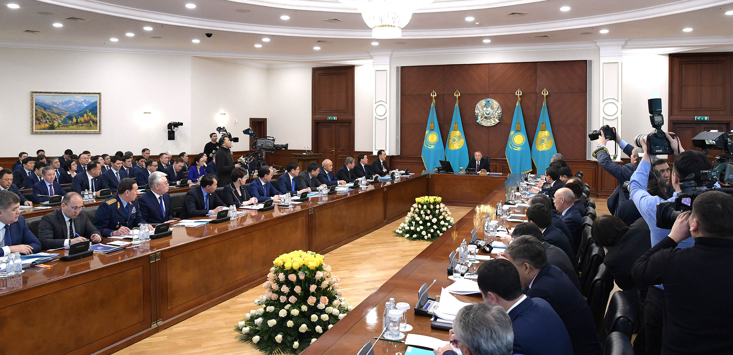 Prezıdent Úkimetke turǵyn úı baǵdarlamalaryn qaıta taldaýdy tapsyrdy