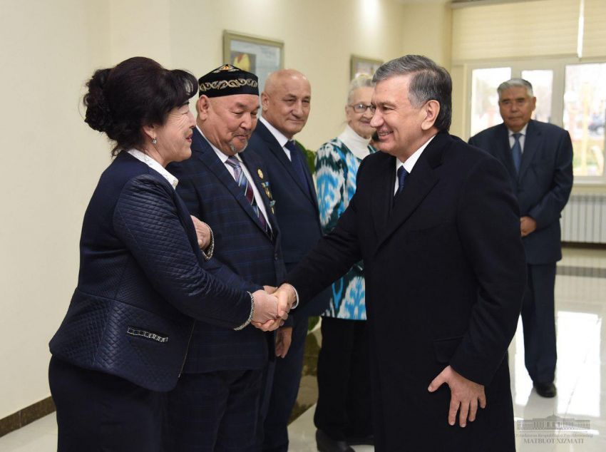 Shavkat Mırzııoev О́zbekstandaǵy Qazaq mádenıet ortalyǵyna bardy