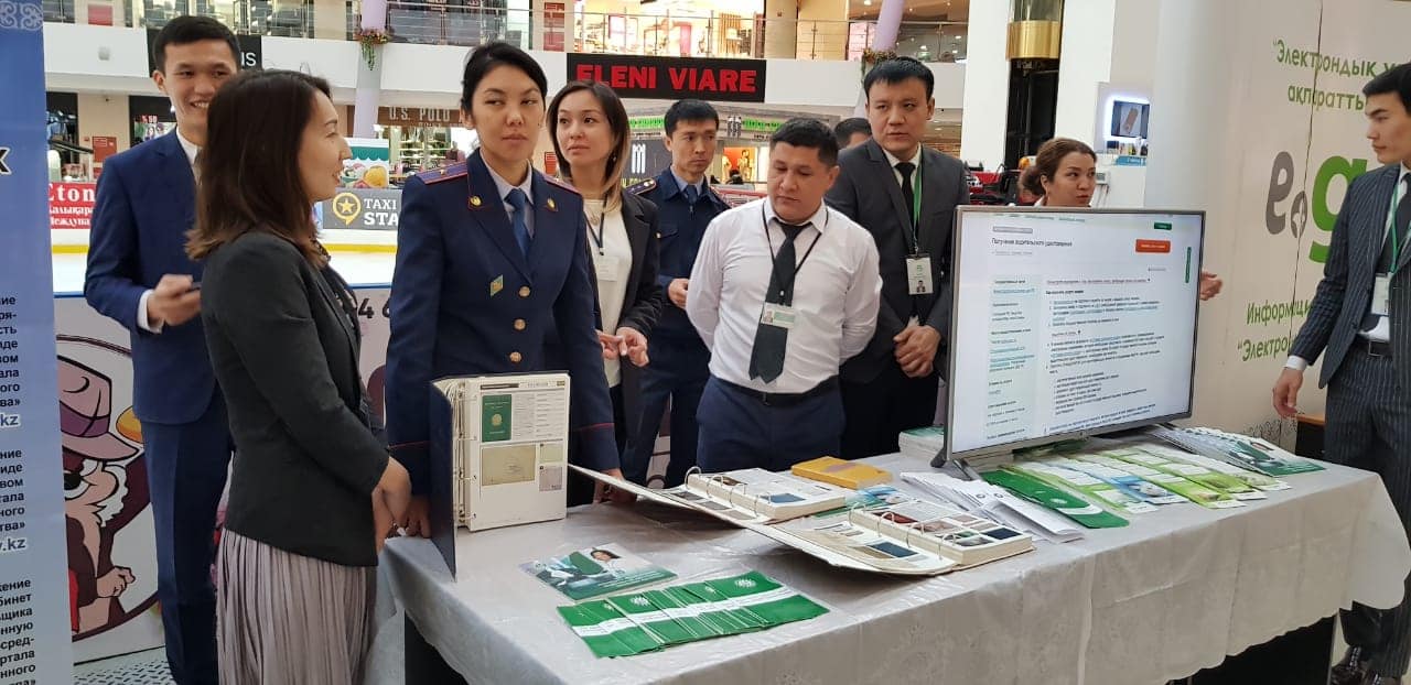 Aqtaýda bir kúnde eki memlekettik qyzmetter jármeńkesi ótti