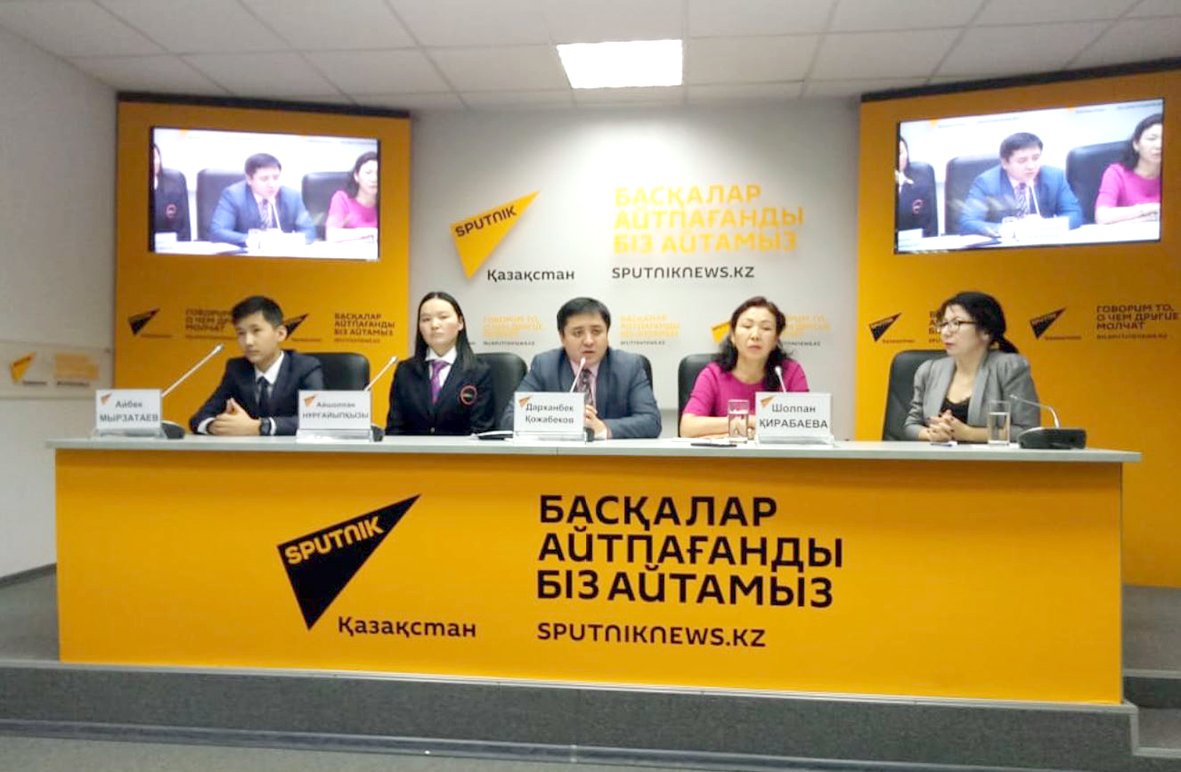 Jeńimpaz oqýshylar Anglııa fýtbolymen tanysady