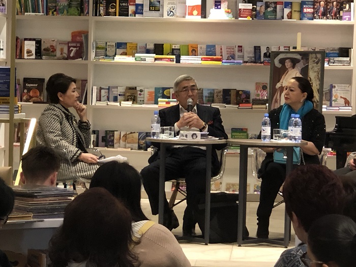 Almatyǵa «Mýza DIOR. Alla Ilchýnnyń tarıhy. Qazaqtan shyǵyp, sán  álemin moıyndatqan» kitabynyń avtory keldi