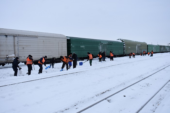 Astana temirjoldarynan 100 myń tekshe metr qar tazartyldy