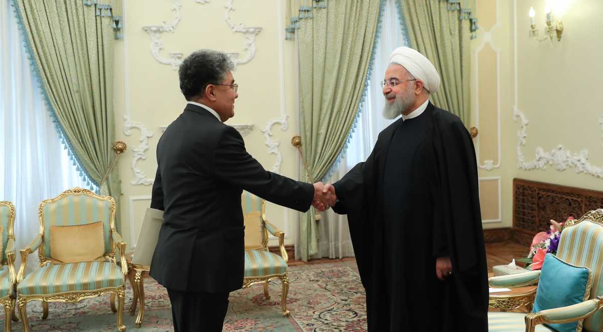 Qazaqstan Elshisi Iran Prezıdentine Senim gramotalaryn tapsyrdy