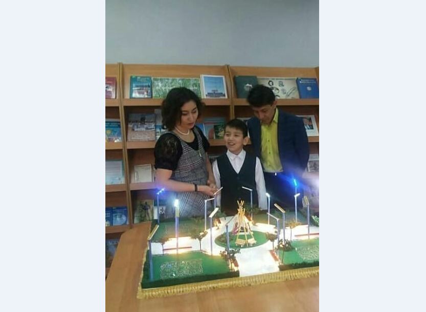 Ekinshi synyp oqýshysy ulttyq naqyshtaǵy saıabaqtyń úlgisin oılap tapty