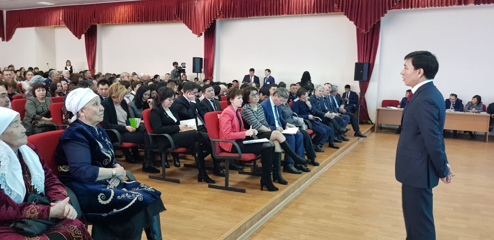 Úlbi poselkesi bar ekenin bilesiz be, bilmeısiz be, ákim myrza