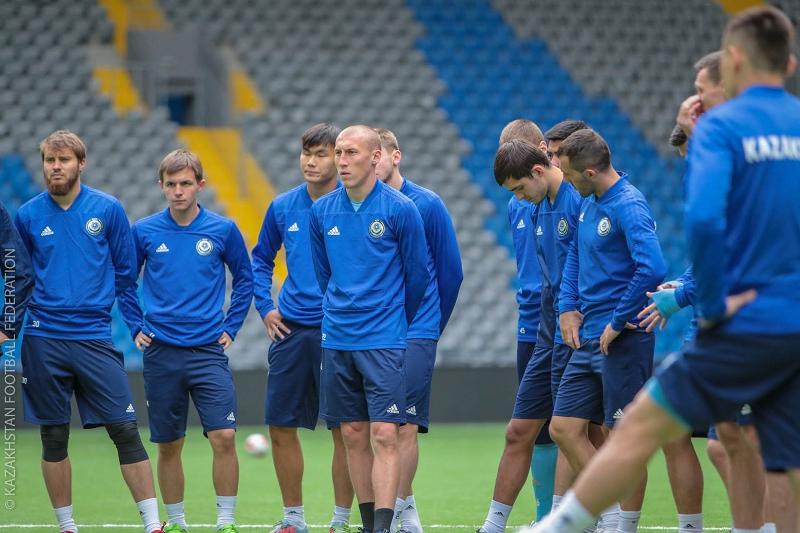 Fýtbol: Qazaqstan ulttyq quramasyna shaqyrylǵan oıynshylar belgili boldy