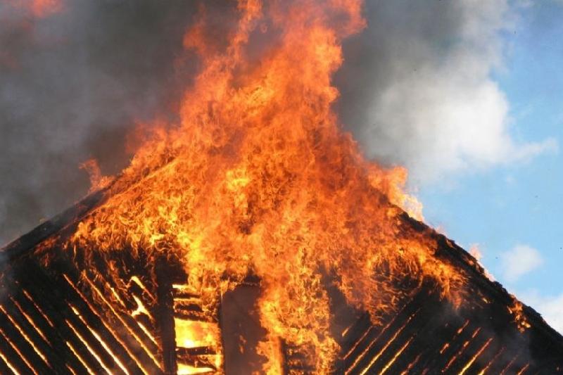 Astanada bes birdeı balasynan aıyrylǵan otbasy baspana kezegine turmaǵan 