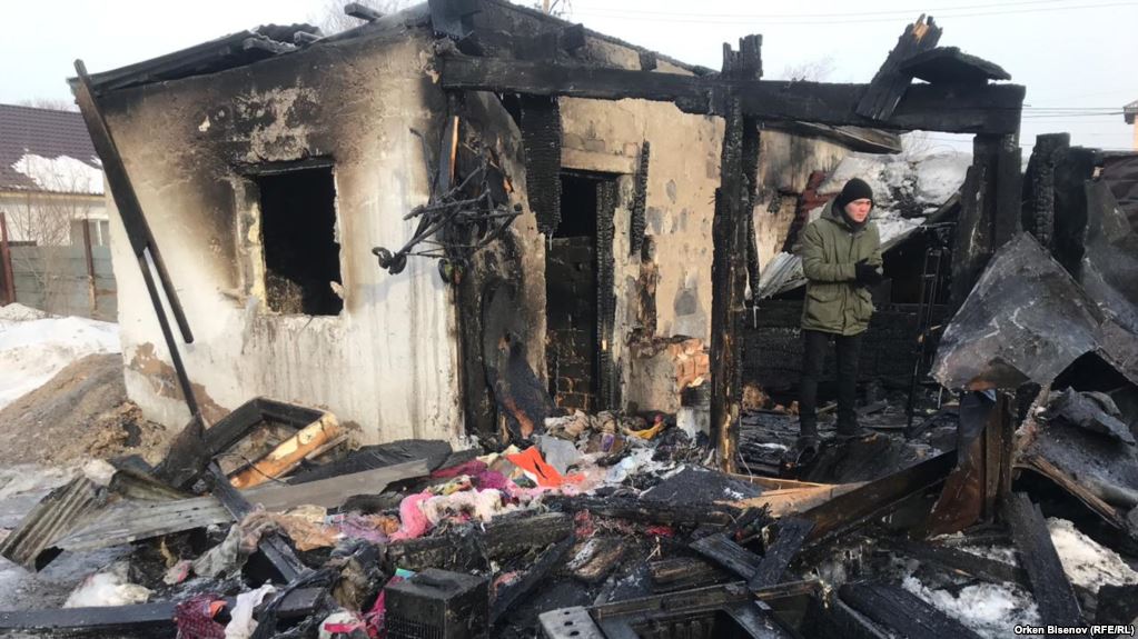 Astanada bes bala tilsiz jaýdyń qurbany boldy (vıdeo)