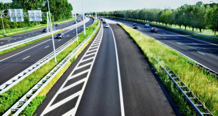 J.Qasymbek: Jergilikti jelilerdegi avtomobıl joldaryn 90% deńgeıge jetkizý qolǵa alyndy 