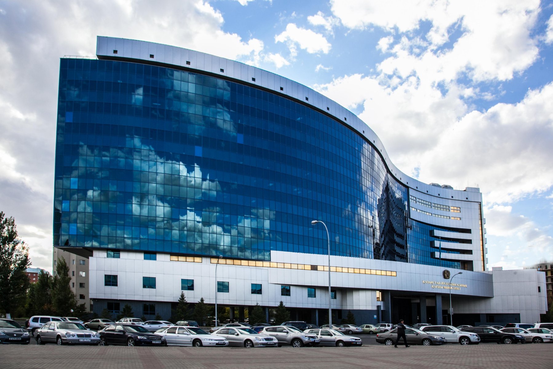 Qarjy mınıstri: Kedendik shekaradaǵy sybaılas jemqorlyq kórinisteri azaıady