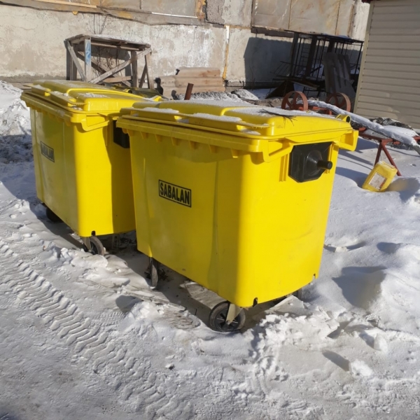 Qaraǵandy mektepterine qoqysty bólektep jınaıtyn konteınerler qoıylady