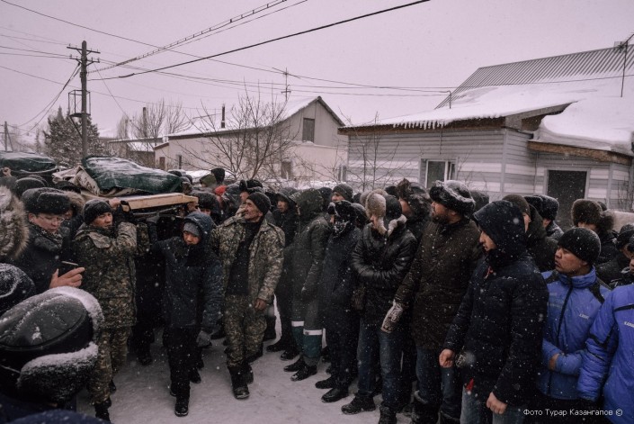 Qaıǵyny bólisse - azaıady