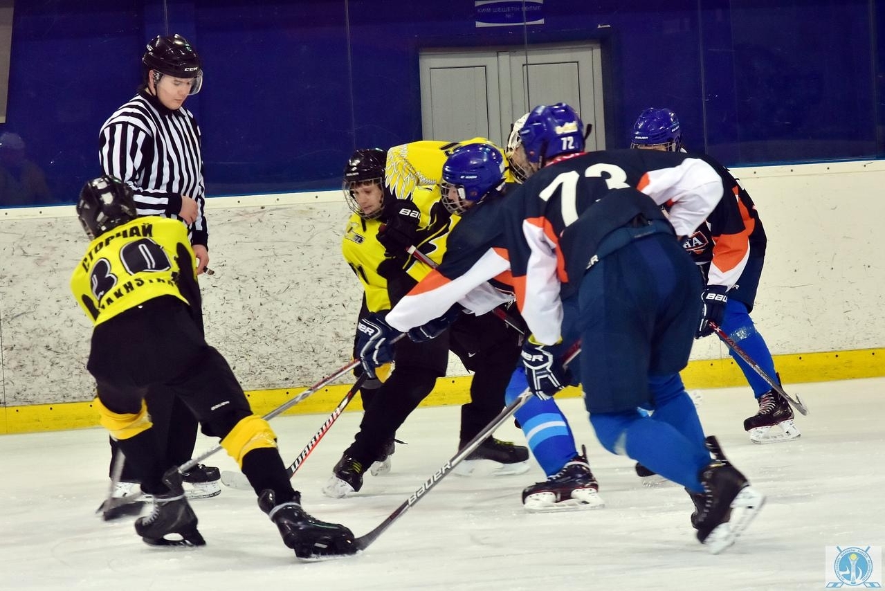 Qaraǵandylyq hokkeıshiler qola júldege qol jetkizdi

