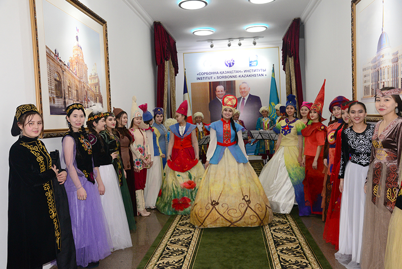 «Oı-pikirler túni» stýdentter fransýz tilinde aqparat almasty