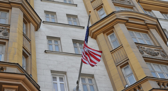 AQSh-tyń ımmıgrasııa qyzmeti Máskeýdegi keńsesin jabady