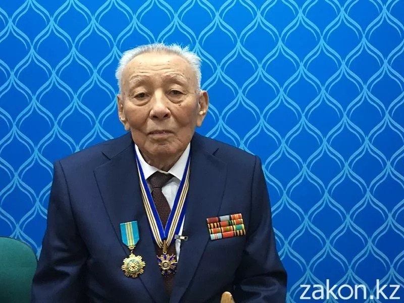 Elbasynyń ustazy ómirden ozdy