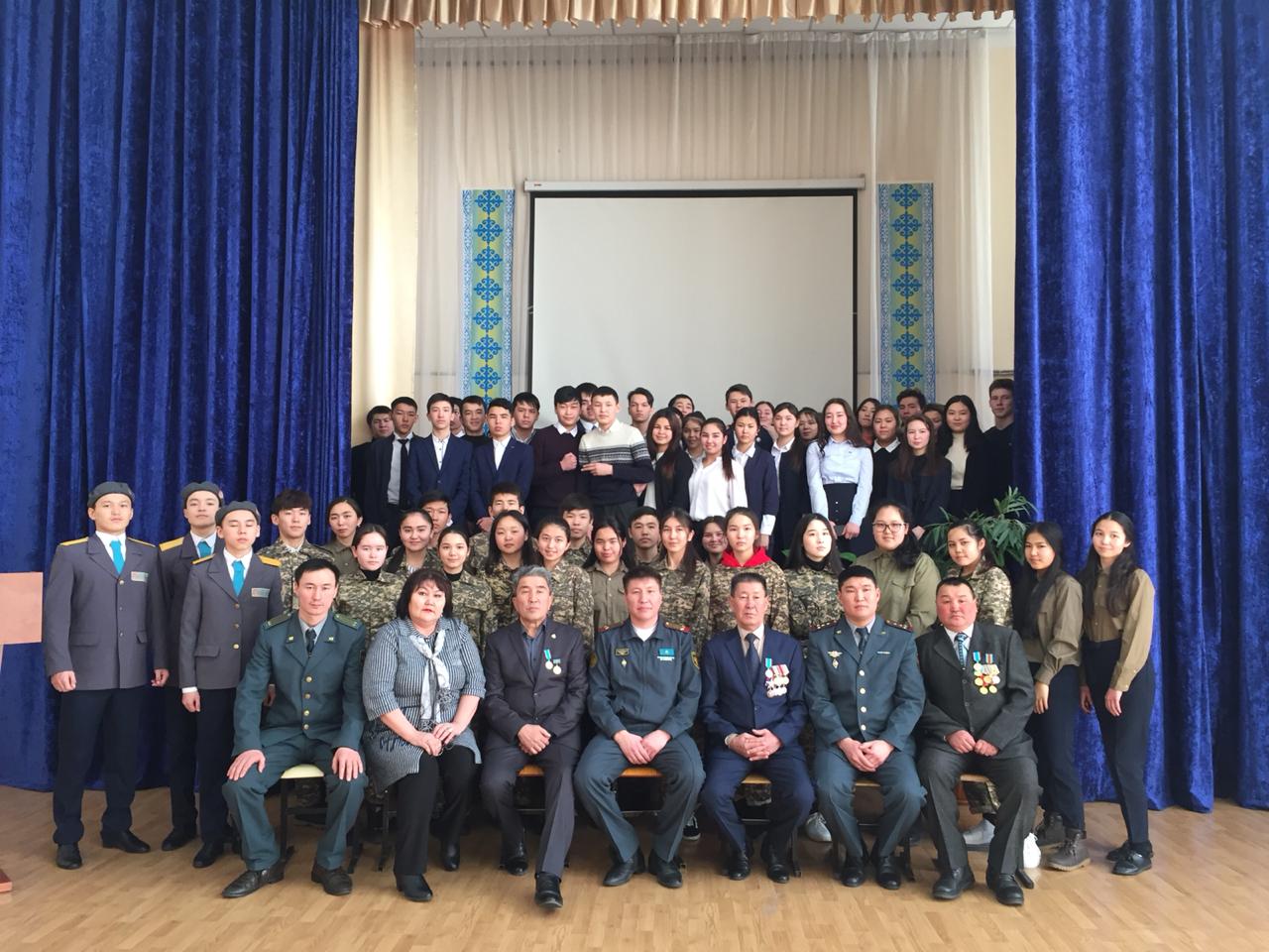 Aýǵan ardagerleri oqýshylarmen kezdesti