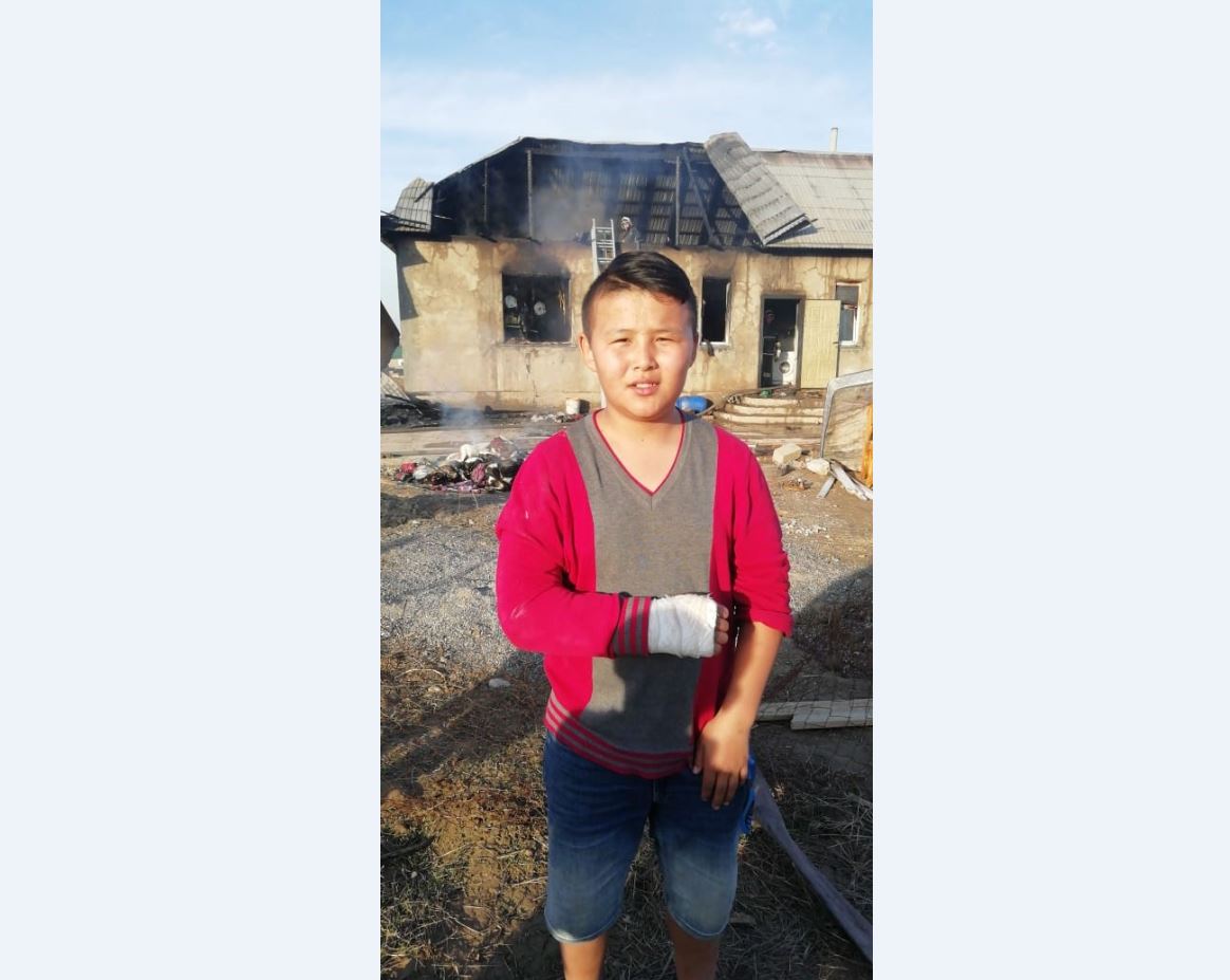 13 jasar Baqytjan eki balany órtten qutqardy