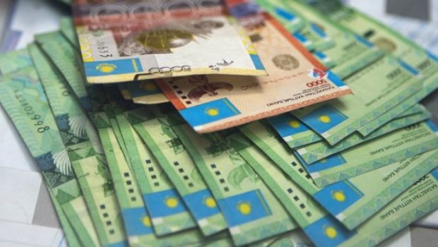 Qansha aqsha syrtqa ketti?