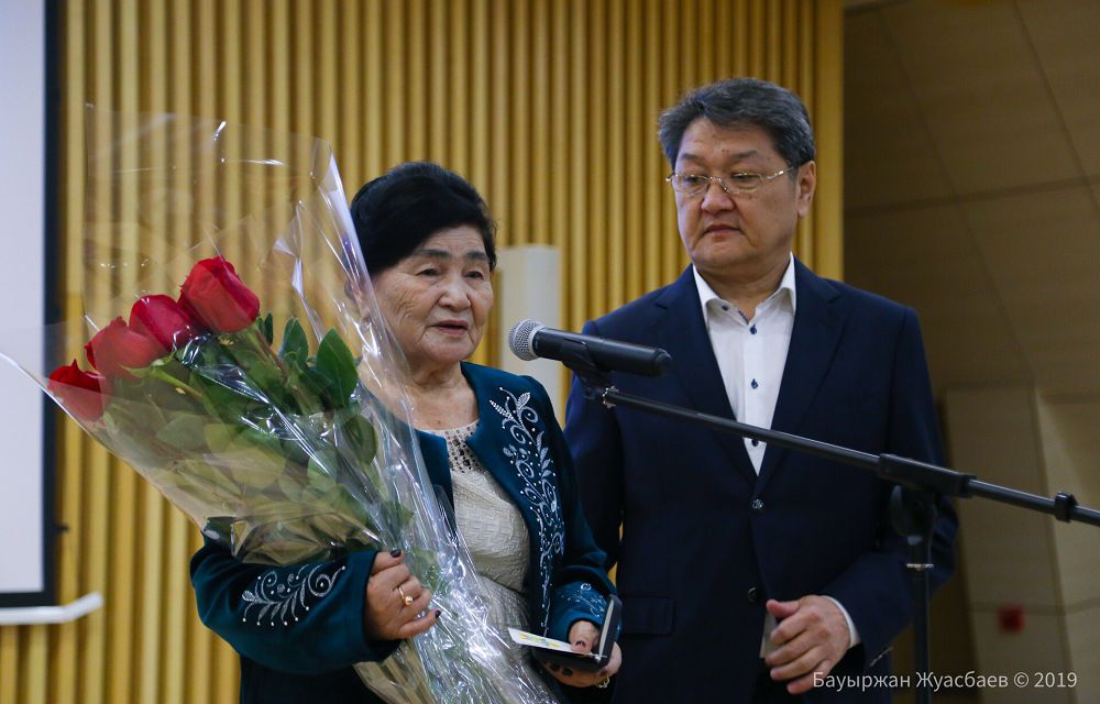 Batyrdyń medali anasyna tabys etildi