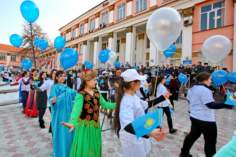 Almaty halqy jylyna 50 myń adamǵa kóbeıip keledi