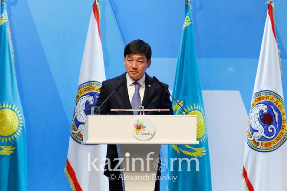 Adamdary avtobýspen júretin qala baqýatty