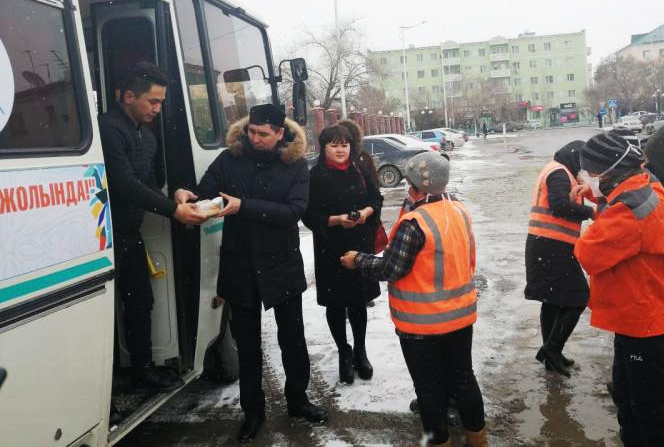 Qyzylordalyq jastar eki júzge jýyq adamdy tegin tamaqtandyrdy