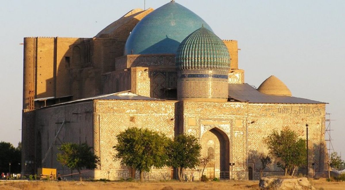 Senat depýtaty ál-Farabı mavzoleıiniń qurylysyn aıaqtaý kerek ekenin aıtty