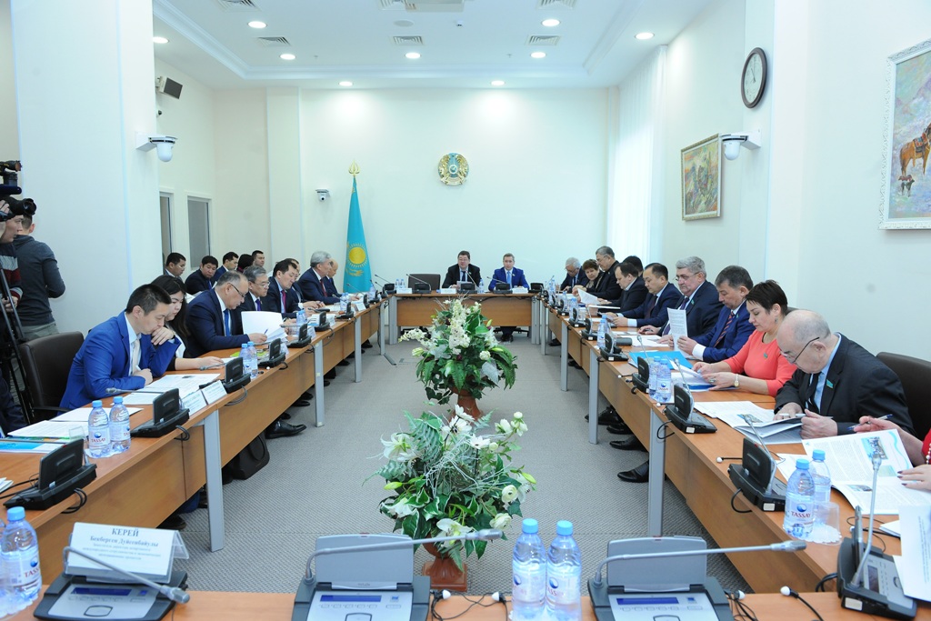 Májiliste Aral óńiriniń ózekti máseleleri talqylandy