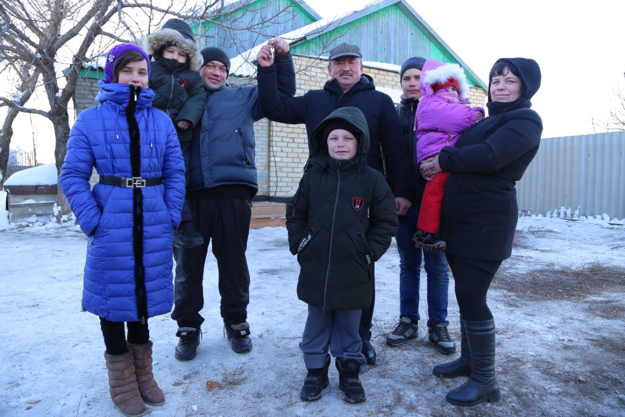 Qostanaı oblysynda kásipker kóp balaly otbasyna baspana syılady
