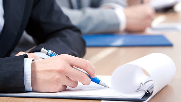 Qaı mınıstrlik memqyzmetshilerge artyq jumys istetip otyr