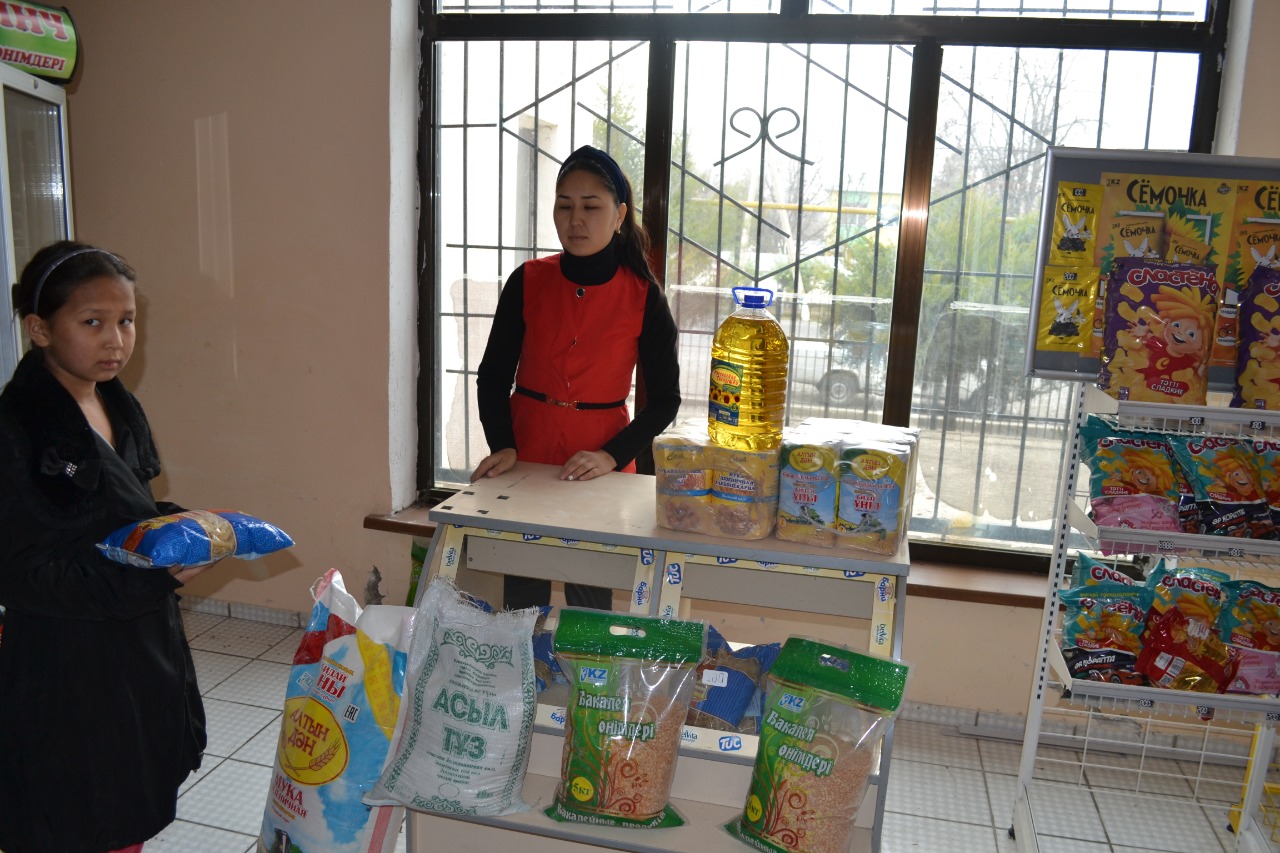 Túrkistan: Túlkibas aýdanynda 6 áleýmettik dúken jumys isteıdi