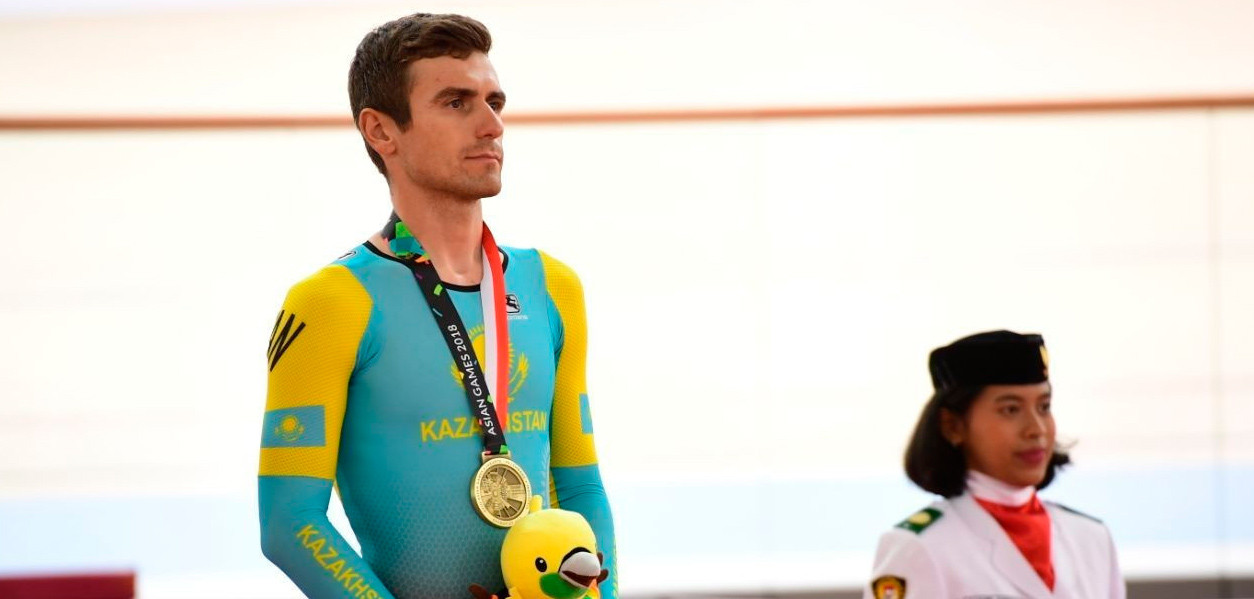 Artem Zaharov velotrekten álem chempıonaty qarsańyndaǵy maqsattaryn atady