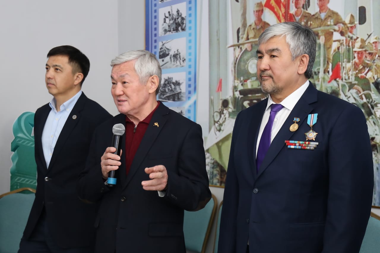 Berdibek Saparbaev Aqtóbedegi jańa nysandardyń qurylys barysyn tekserdi