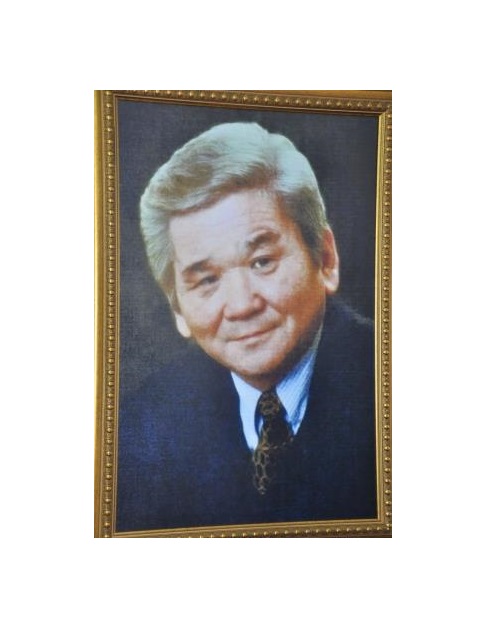 Almatyda sáýletshi Qaldybaı Montahaev turǵan úıge eskertkish taqta ornatyldy