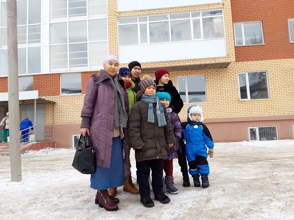 Oralda kóp balaly otbasyǵa páter syılady