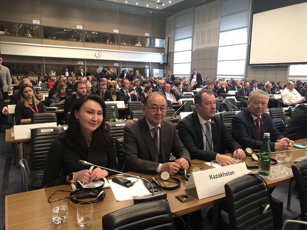 Senat depýtattary EQYU PA sessııasyna qatysty