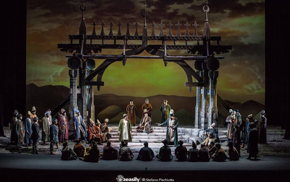 О́nerimiz órge basyp, tilimiz túleýde