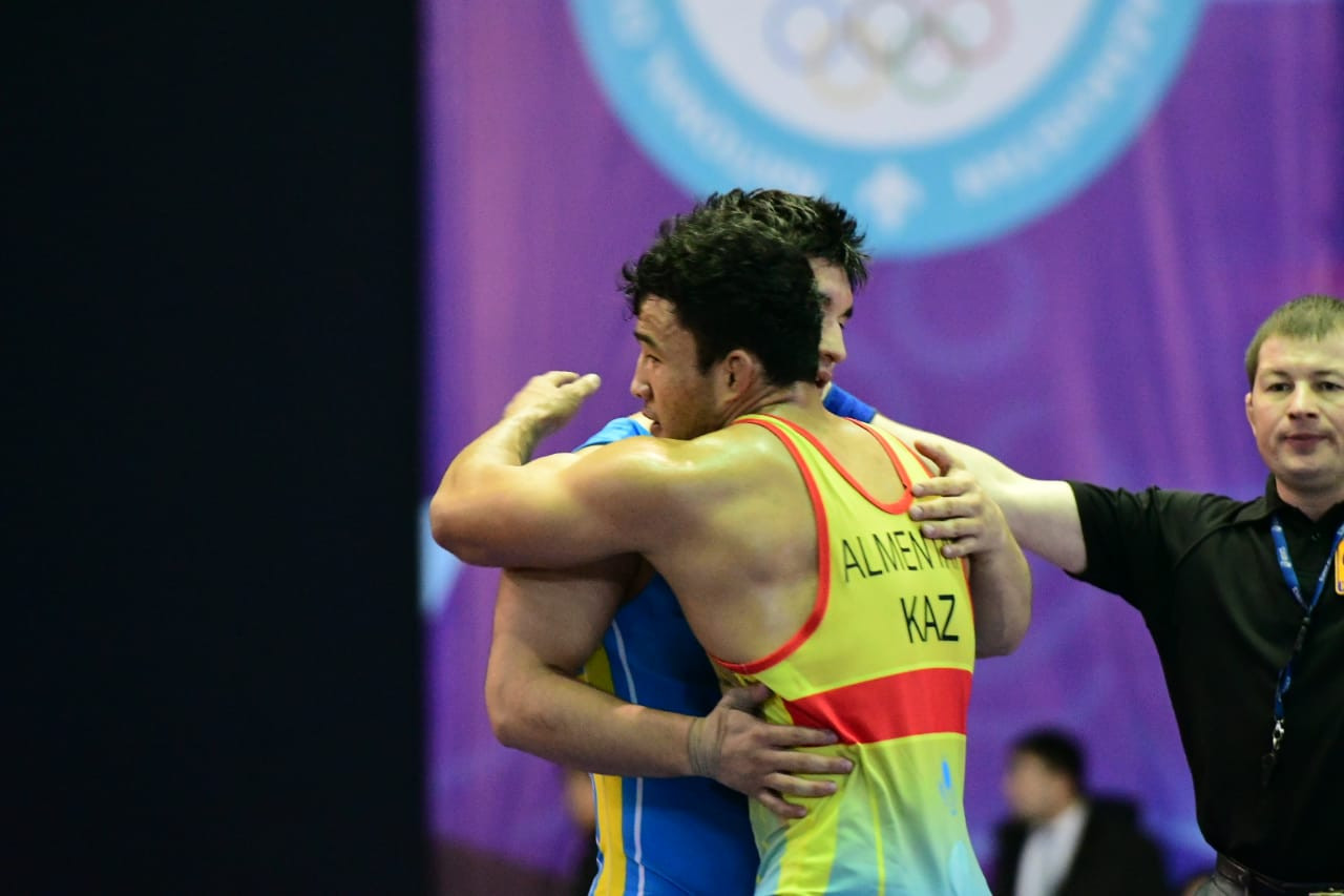 Bolgarııadaǵy halyqaralyq týrnırge qatysatyn erkin kúres balýandary anyqtaldy