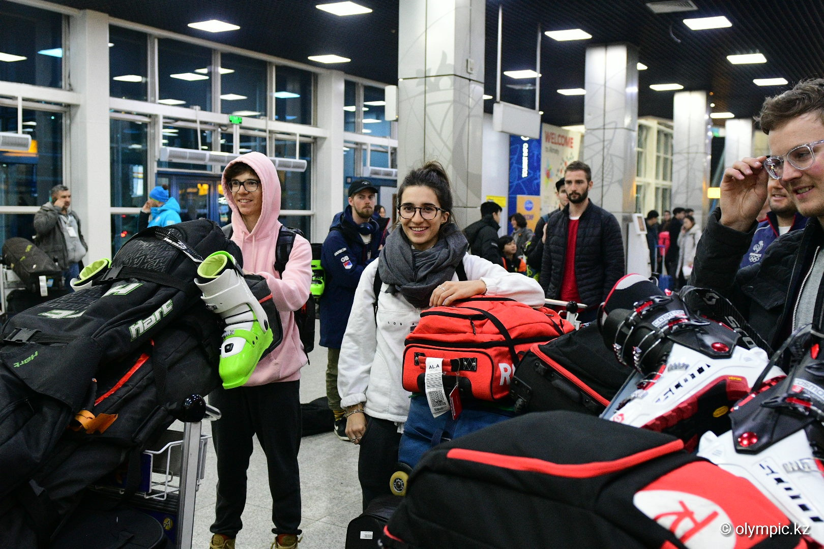 Frıstaıl-mogýldan álem kýboginiń fınalyna qatysatyn sportshylar Almatyǵa keldi