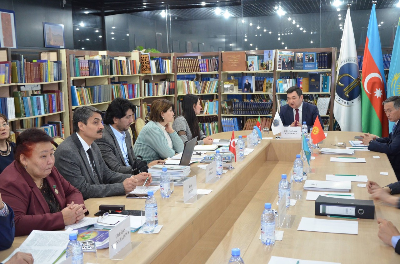 «Túrki álemi geografııasy» oqýlyǵy jobasy talqylandy