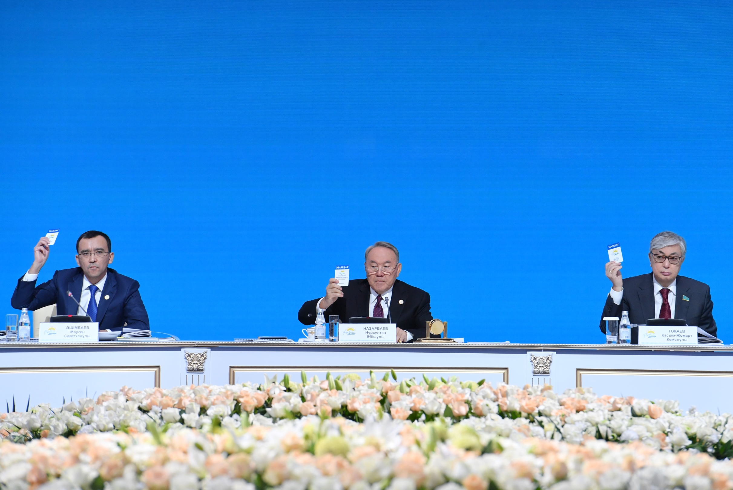 Elbasy «Nur Otan» partııasynyń 20 jyldyq mereıtoıymen quttyqtady