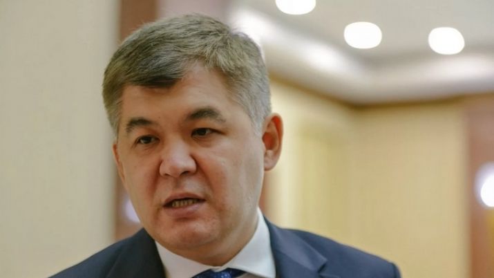 Eljan Birtanov qaı qyzmetkerlerdiń jalaqysy ósetinin aıtty