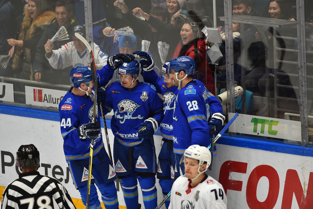 Bochenskı men Frettınniń benefısi