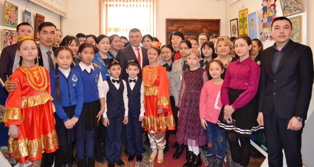 Semeıde «Qazaqstan - bizdiń ortaq úıimiz» atty kórme ashyldy