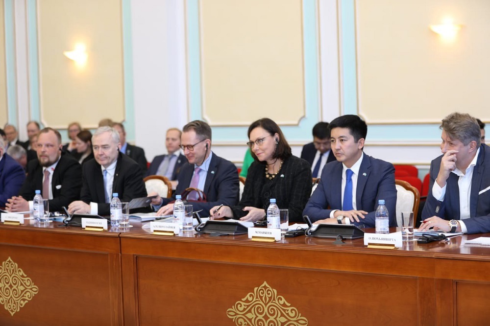 Qazaqstan men Fınlıandııa ekonomıkalyq jáne ınvestısııalyq yntymaqtastyq máselelerin talqylady