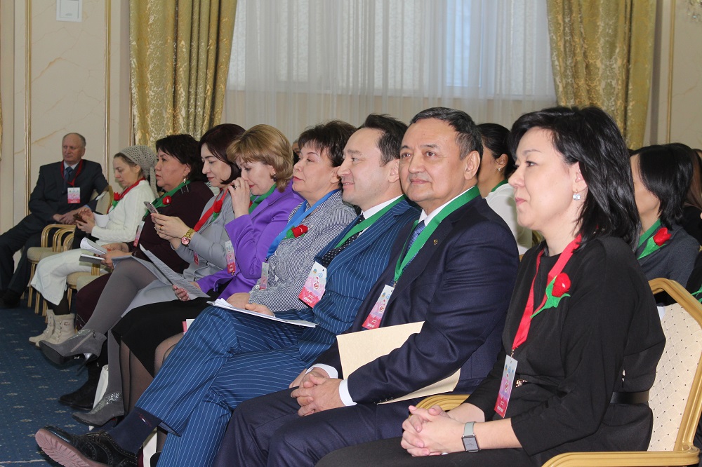 Pavlodarda áıelder forýmy ótti