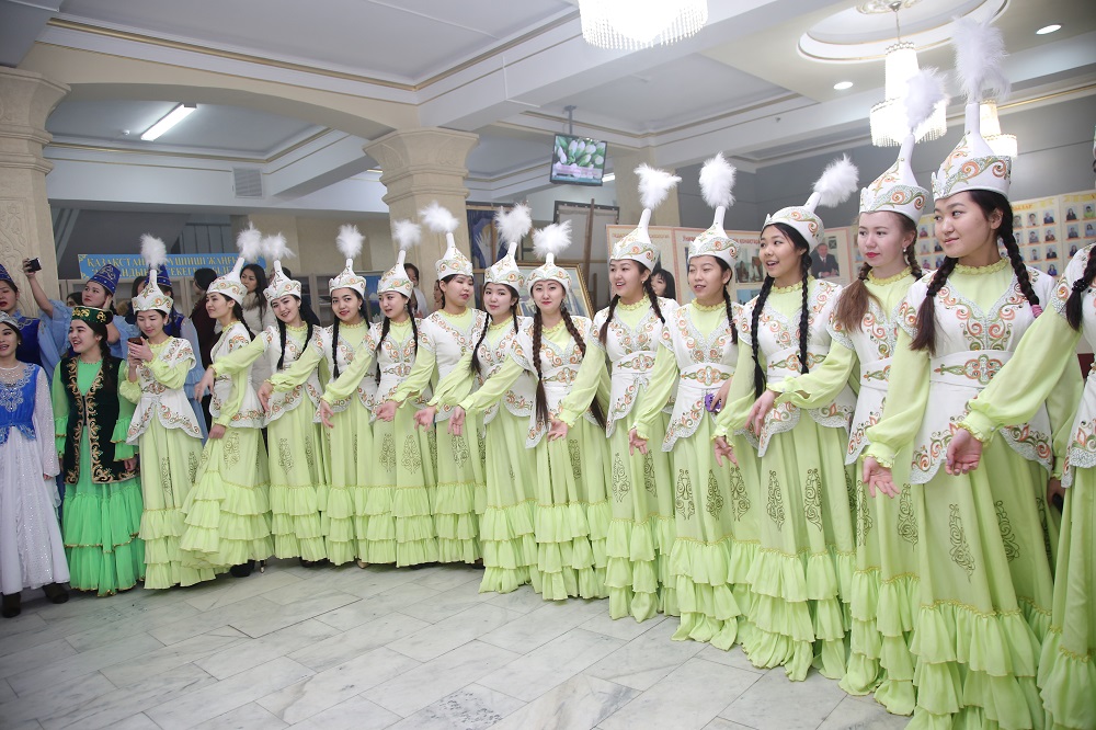 Qyzdar ýnıversıtetinde «Uly dalanyń uly qyzdary» atty aımaqtyq saıys ótedi