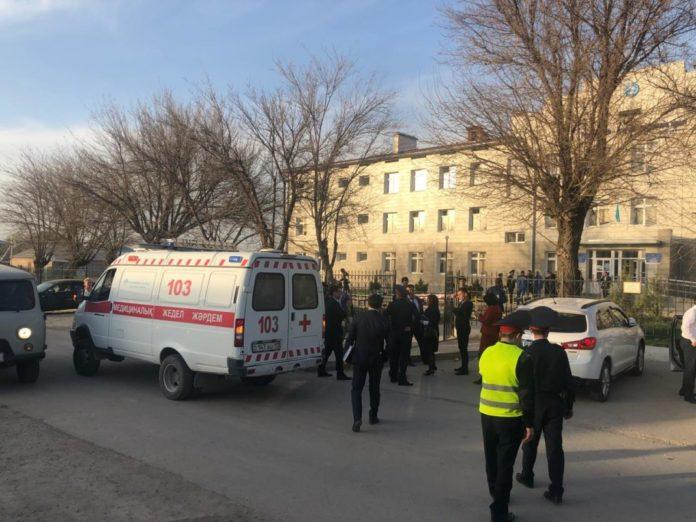 Shymkenttegi № 54 orta mektepte oqýshylar jappaı ýlanyp qaldy