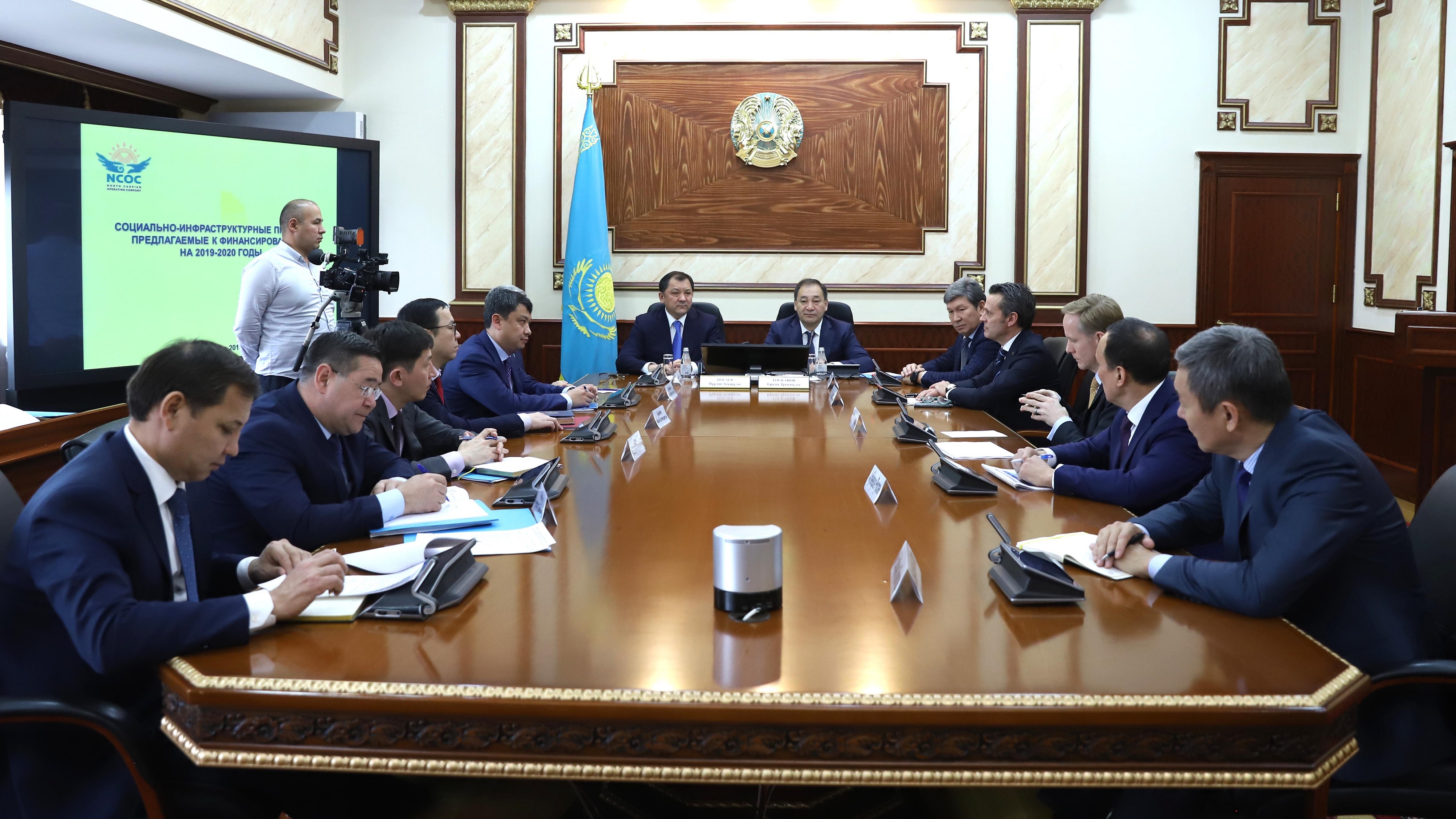 Aqtaýda óńir basshylary men  NCOC kompanııasynyń ókilderi kezdesti